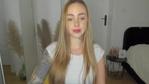 C o r a l i e online show from March 20, 3:17 pm