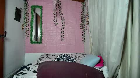 sexy lolas online show from February 6, 7:01 am