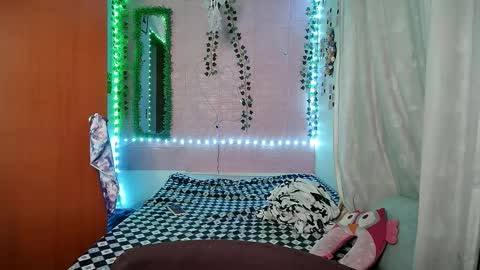 sexy lolas online show from October 23, 6:15 am