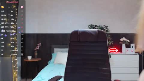 Annie - Your Dream Girl online show from February 26, 5:24 am