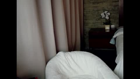 Sexy GILF Allie Kay online show from May 7, 6:53 am
