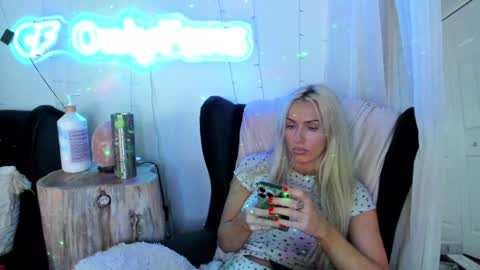 Ashley Teal online show from February 8, 2:15 am