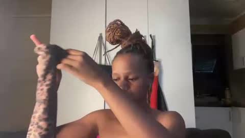 sexyasszeeee online show from February 12, 6:11 pm