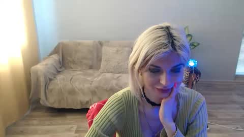 sexybeatriice online show from April 14, 8:06 am