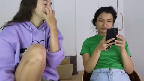 chanell and yina online show from March 5, 1:31 pm