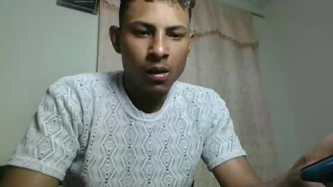 Snapshot of sexyleon69 chatting on February 12, 4:44 am Sexy leon online show from February 12, 4:44 am