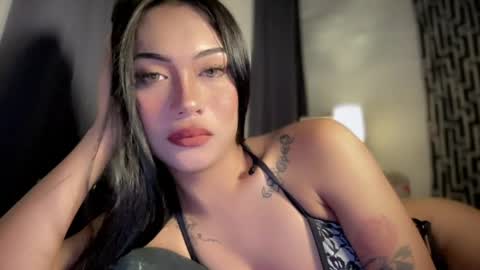 maxine online show from April 21, 5:20 pm