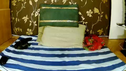 Squirty Maya Gold online show from May 4, 5:36 am