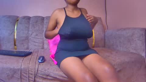 sexyyred_ online show from December 9, 9:37 pm