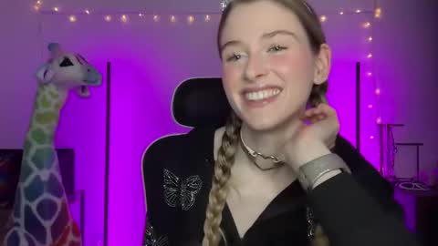 Snapshot of shadebabe chatting on December 14, 5:18 am shadebabe online show from December 14, 5:18 am