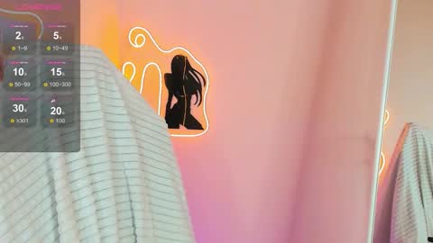 Vivian online show from December 14, 8:04 pm