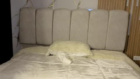 shalomm_ online show from April 3, 2:18 am