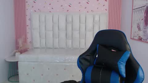 Shalon  online show from January 7, 1:05 pm