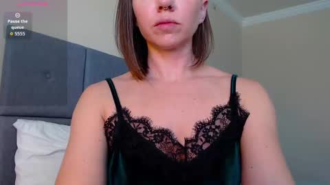 Shalynn online show from October 15, 6:20 pm
