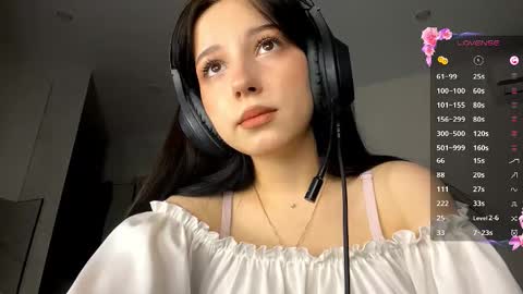 Viola online show from December 19, 1:28 pm