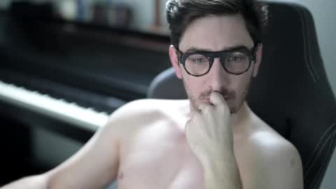 frenchy boy online show from December 16, 9:15 am