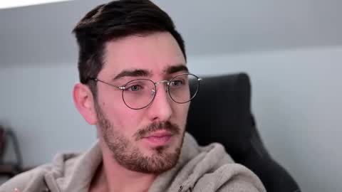 frenchy boy online show from December 4, 4:21 pm