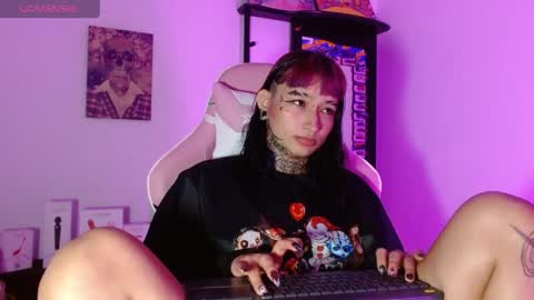 sharaross1 online show from April 18, 7:58 pm