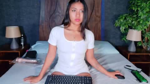 sharlottjoness online show from June 3, 10:18 am
