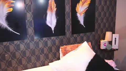 Sharom  online show from March 3, 7:10 pm