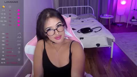 Shay online show from December 4, 1:33 pm