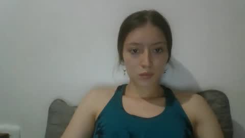 shelsyzevee_ online show from December 19, 11:55 pm