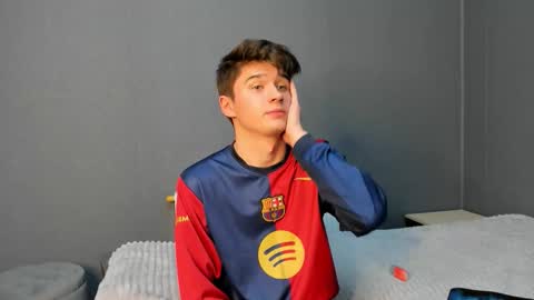 Max online show from October 17, 8:24 pm