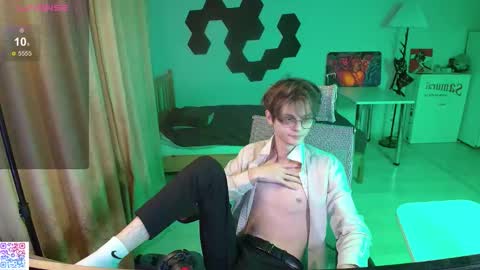 shiromy_ online show from February 8, 5:49 pm