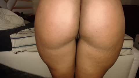 Snapshot of shortandsweete chatting on October 13, 2:24 am shawry online show from October 13, 2:24 am