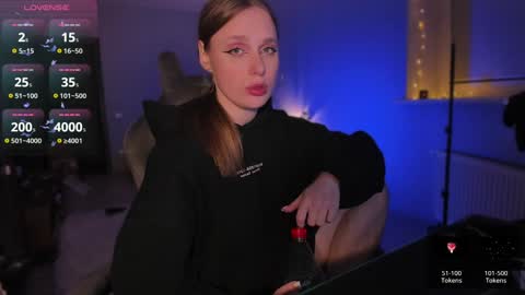 Snapshot of shorty_di chatting on December 10, 2:27 am Diana online show from December 10, 2:27 am