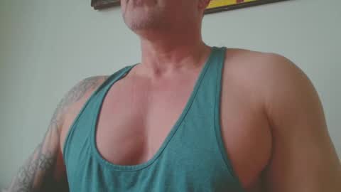 Snapshot of show_on_for_you chatting on February 14, 8:52 am show_on_for_you online show from February 14, 8:52 am