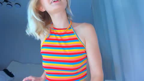 Snapshot of showmejenny chatting on October 14, 4:10 pm jennywoody online show from October 14, 4:10 pm