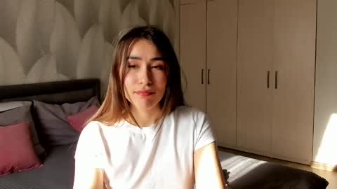 Mika online show from April 3, 2:18 am