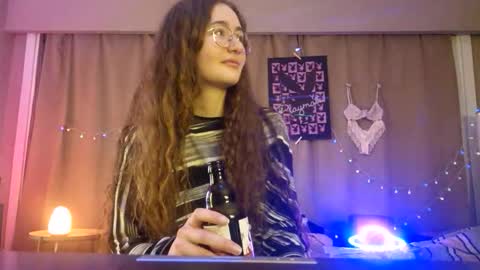 Shy Night Bat online show from April 19, 7:16 pm