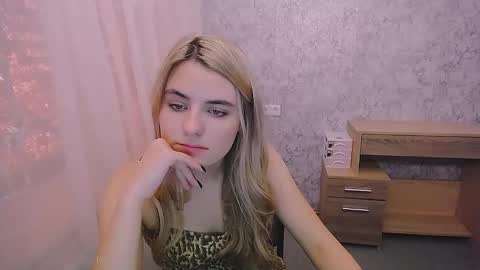 shy_sabrina_ online show from January 7, 11:37 am