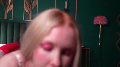 Sia online show from February 12, 6:22 pm