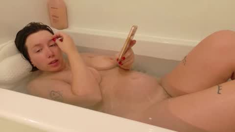 sicklitgirl online show from November 18, 4:10 pm