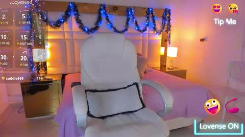 Sienna  online show from November 22, 12:25 pm