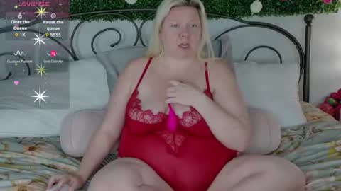 Sienna Luxx online show from August 5, 4:31 am