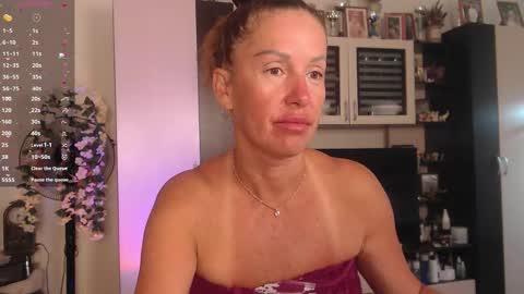 Snapshot of silenaa_sloussen chatting on September 29, 4:33 am silenaa_sloussen online show from September 29, 4:33 am