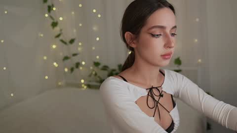 Snapshot of silent_chill chatting on December 2, 9:30 am Chilli online show from December 2, 9:30 am