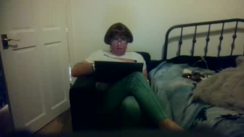 silkacollins online show from December 5, 8:39 pm