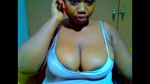Snapshot of silky_caramel chatting on October 21, 8:08 am Caramel online show from October 21, 8:08 am
