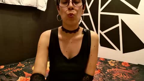 Silky Minx online show from April 28, 2:27 am