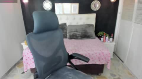 SIlvana  online show from January 14, 8:17 pm