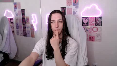 silvermuse online show from April 3, 5:42 pm