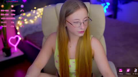Snapshot of silverrmoon chatting on October 20, 7:41 pm Kristina Kris online show from October 20, 7:41 pm