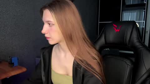 simikiss online show from May 8, 10:21 am