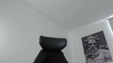 simon_leon01 online show from January 9, 2:11 pm