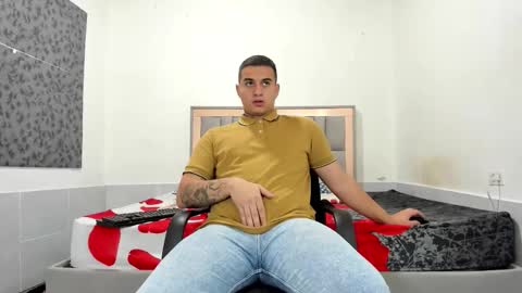 SIMON KELER online show from February 19, 1:38 am